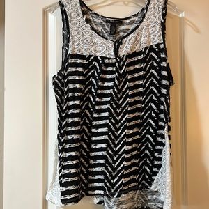 Women’s Large Black & White Cotton Top w/Lace cutouts
